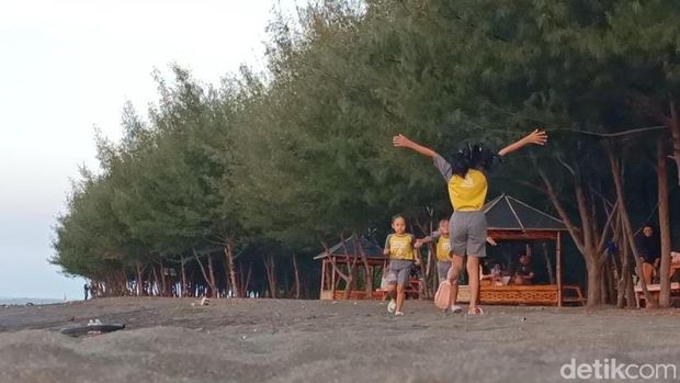 Pantai Greenthing Paiton
