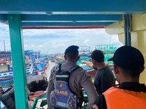 Polairud Polresta Pati Patroli Rutin Cegah Kemacetan Kapal di Sungai Silugonggo