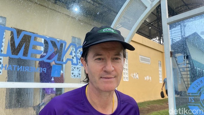 Pelatih PSS Sleman, Pieter Huistra di Lapangan Pakembinangun, Sleman, Rabu (26/3/2025).