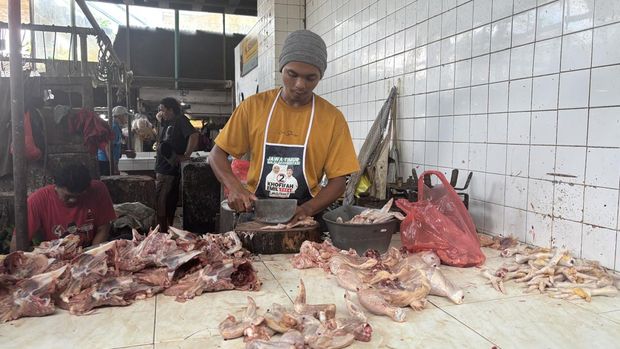 penjualan daging ayam di pasar surabaya