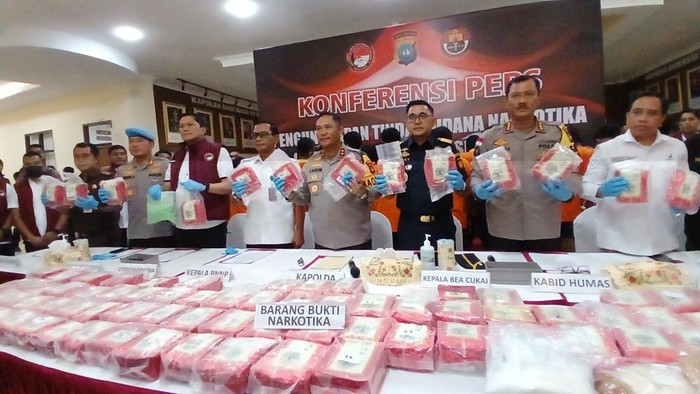 -Polisi gagalkan penyelundupan 93 Kilogram sabu di perairan berakit, Bintan.(Alamudin Hamapu/detikSumut)