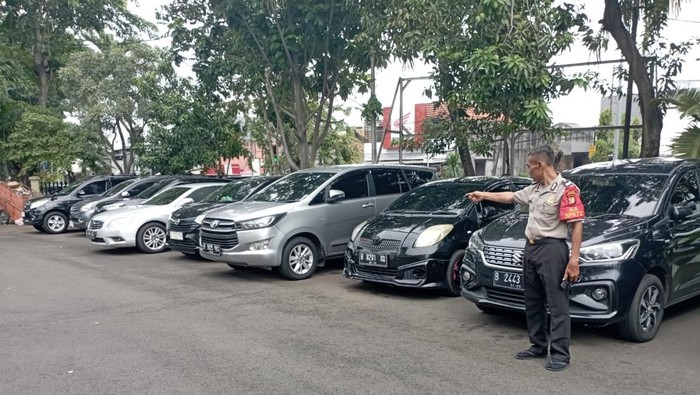Polsek Pulogadung menerima penitipan kendaraan warga yang akan ditinggal mudik Lebaran.