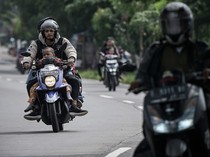 Potret Pemudik Motor Membawa Anak Mulai Ramai di Pantura Indramayu