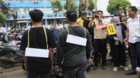 Sejumlah adegan diperagakan dalam prarekonstruksi tersebut.