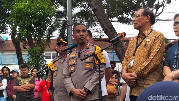 Prarekonstruksi kasus kematian mahasiswa UKI, Kenzha Walewango (22) dihadiri oleh pihak keluarga dan disaksikan rektorat UKI.