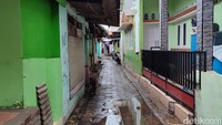 Tak ada sistem drainase yang diterapkan di pulau ini, sehingga air menggenang saat hujan. (bonauli/detikcom)