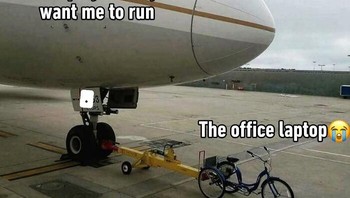 Kerjaannya banyak, alat kerja kurang memadai. Siapa yang related? Foto: Funny Work Memes via Bored Panda  