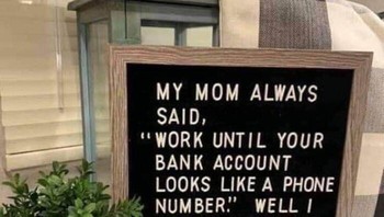 Nggak nomor layanan publik juga. Foto: Funny Work Memes via Bored Panda  