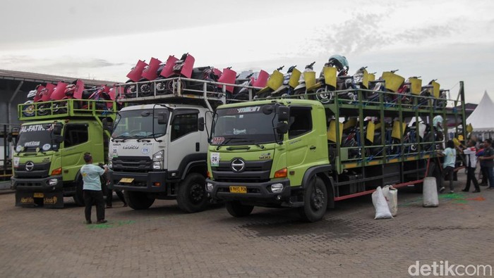 Ribuan Motor Pemudik Diangkut Truk ke Semarang-Yogyakarta Sebanyak 1.100 motor milik pemudik diangkut truk menuju Semarang dan Yogyakarta dari Bhanda Ghara Reksa (BGR), Kelapa Gading, Jakarta Utara, Rabu (26/3/2025).