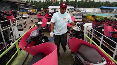 Ribuan Motor Pemudik Diangkut Truk ke Semarang-Yogyakarta
