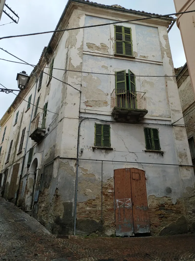 Rumah murah di Penne, Italia