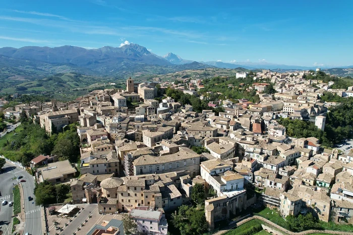 Rumah murah di Penne, Italia