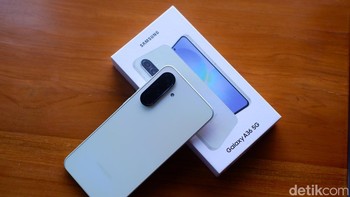 Ini adalah Galaxy A36 versi Awesome Lime. Foto: Adi Fida Rahman/detikINET