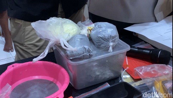 serbuk bahan peledak
