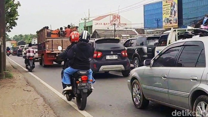 Situasi arus lalin di Karawang