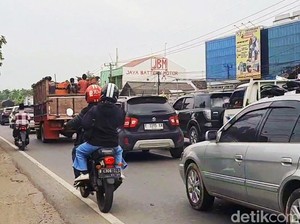 Pemudik Lintasi Jalur Arteri Karawang Diprediksi Menurun Tahun Ini