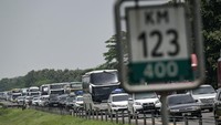 PT Astra Tol Cipali mencatat pada Rabu (26/3) atau H-5 Lebaran 2025 hingga pukul 09.00 WIB, sebanyak 23.800 kendaraan melintas dari arah Cikopo menuju Cirebon atau meningkat 91 persen dibandingkan periode yang sama pada Selasa (25/3) yaitu sebanyak 12.500 kendaraan.
