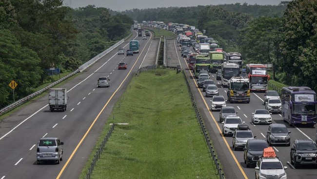 Mudik dari Arah Jakarta di Tol Cipali Mulai Terasa
