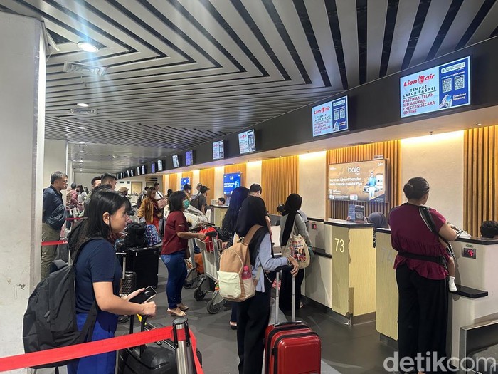Suasana Bandar Juanda di H-5 Lebaran 2025