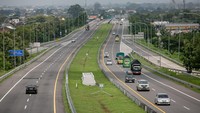 Terpantau hari ini Rabu (26/3/2025), Tol Solo-Ngawi maish ramai lancar.