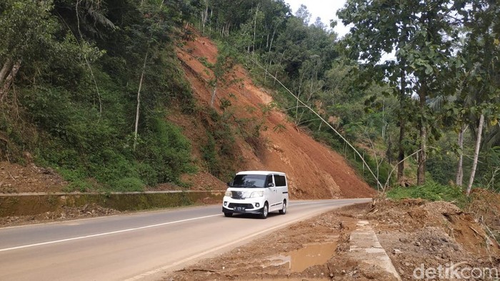 Titik rawan longsor di Pacitan saat mudik