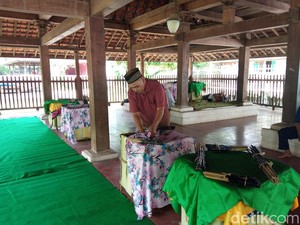 Keraton Kanoman Sambut Malam Lailatul Qadar dengan Pitulikuran
