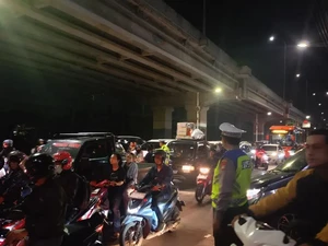 Jalan Kalimalang Mulai Dipadati Pemudik Malam Tadi, Lalin Naik 15%