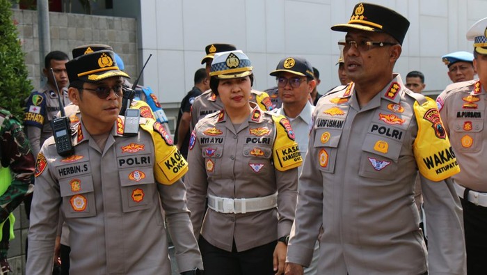 Wakapolda Jateng Kombes Pol Latif Usman saat melakukan pengecekan di Pos Pengamanan Artos Kabupaten Magelang, Rabu (26/3/2025).
