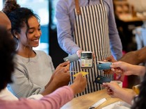 Wanita Ini Tolak Split Bill saat Makan di Hari Ultah Temannya
