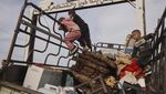 Khawatir Serangan Israel, Warga Suriah Dievakuasi Pakai Truk