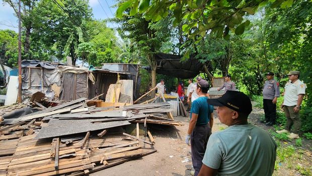 Warung remang-remang di Mojokerto dibongkar