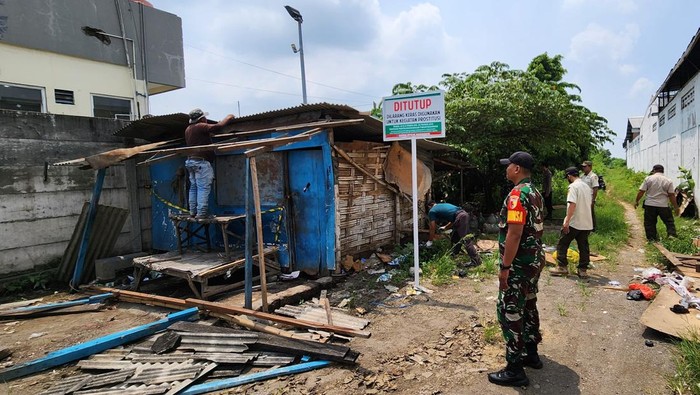 Warung remang-remang di Mojokerto dibongkar