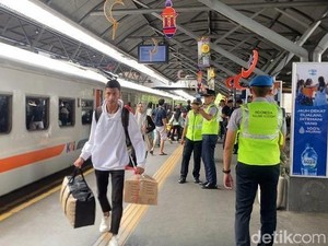 Tiket Kereta untuk Libur Nataru di Daop 8 Surabaya Mulai Diserbu