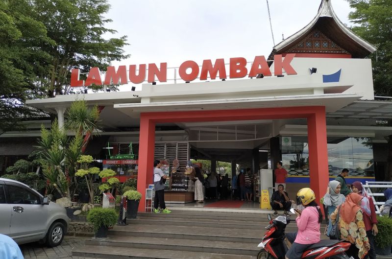 5 Rumah Makan Populer di Padang, Menunya Ayam Bakar hingga Gulai Ikan Karang