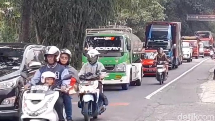 Arus mudik di jalur Gentong Tasikmalaya, Kamis (27/3/2025) sekitar pukul 15.00 WIB.