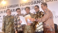 Atas pencapaian bisnis tersebut, Bank Mega membukukan laba bersih (PAT) Tahun 2024 sebesar Rp 2,63 triliun dibanding Rp 3,51 triliun pada periode yang sama di 2023. Dari sisi rasio, perseroran membukukan Capital Adequacy Ratio (CAR) sebesar 25,77% dan Loan to Deposit Ratio (LDR) sebesar 70,34% yang mencerminkan bahwa Bank Mega senantiasa menjaga posisi permodalan dan likuiditas yang solid. Rasio keuangan lainnya terjaga dengan baik, yaitu ROA sebesar 2,56%, ROE sebesar 13,62%, NIM 4,64%, dan BOPO sebesar 73,61%.