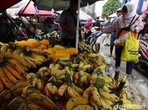 Buah Pisang Laris Manis Dicari Warga Saat Ramadan