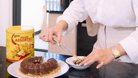 Terakhir ini momen Margin membuat kue dan puding cokelat sendiri di rumah.  Foto: Instagram @marginw