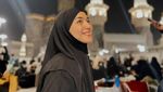 Citra Kirana dan Rezky Aditya Iktikaf di Masjidil Haram