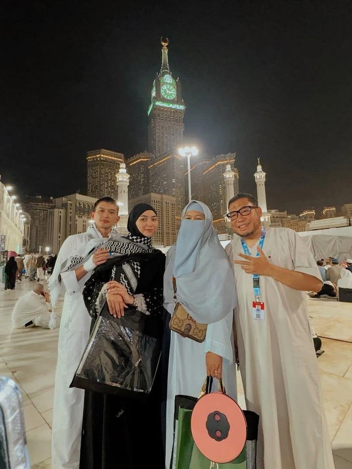 Citra Kirana dan Rezky Aditya iktikaf