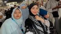 Citra Kirana tampak menikmati waktu bersama dengan kerabat satu rombongan. Foto: dok. Instagram Citra Kirana