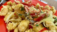 Rasanya dominan asin gurih seperti masakan rumahan, dan tidak terlalu creamy seperti menu chicken salted egg yang kekinian. Foto: detikFood