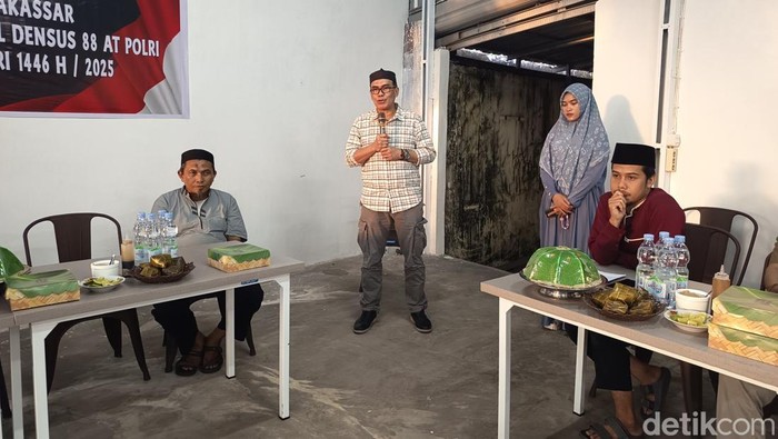 Dirintel Polda Sulsel Kombes Hajat Mabrur saat memberikan sambutan.