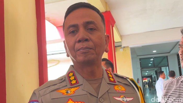 Dirlantas Polda Sumut Kombes Firman Darmansyah saat diwawancarai di Polda Sumut. (Finta Rahyuni/detikSumut)