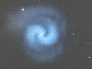 Penampakan Spiral Biru di Langit Inggris yang Menghebohkan