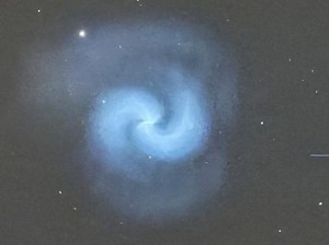 Penampakan Spiral Biru di Langit Inggris yang Menghebohkan