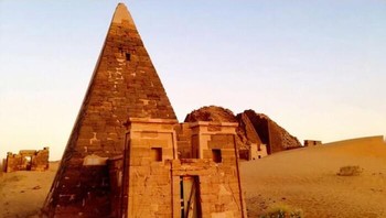 Di Gurun Sudan Terletak Kota Kuno Meroë, Rumah Bagi Lebih Dari 200 Piramida yang Dibangun Oleh Kerajaan Kush, Namun Tujuan Lengkapnya Masih Menjadi Misteri Foto: Boredpanda