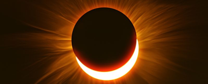 Gerhana Matahari sebagian yang disebut Devil's Horn karena menyerupai tanduk setan