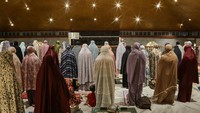 Memasuki 10 hari terakhir bulan Ramadan 1446 H umat muslim memadati masjid guna menambah amalan dan meningkatkan ibadah di bulan suci Ramadan.  