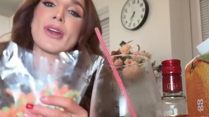 Iseng Pakai Sayuran Beku Buat Racik Minuman, Wanita Ini Dihujat